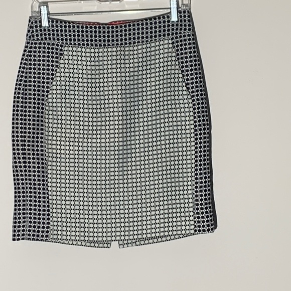 Banana Republic Dresses & Skirts - Black and white pencil skirt